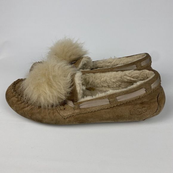 UGG DAKOTA POM POM CHESTNUT SUEDE MOCCASINS WOMEN`S SLIPPERS SIZE 10 US - Picture 2 of 12